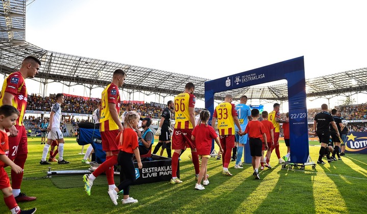 Ekstraklasa sa vracia! Tímy so Slovákmi bojujú o čelo